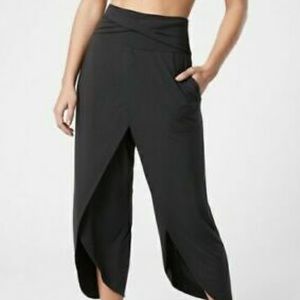 Athleta Release Pant in Black L PERFECT